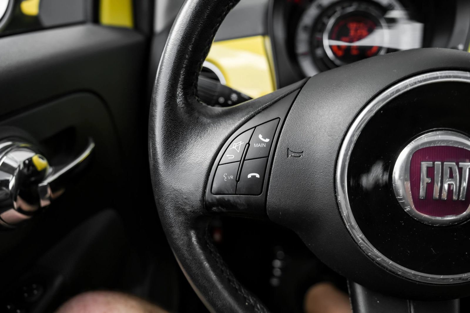 Used 2012 FIAT 500 Lounge FWD image 19