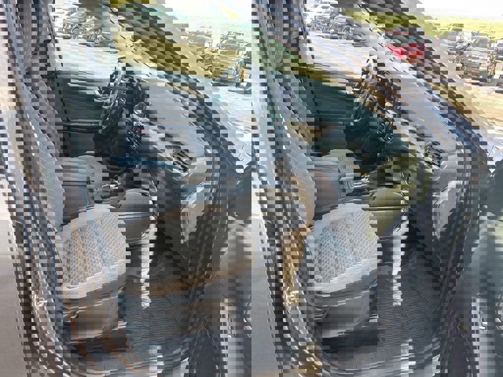 Used 2021 Ford Escape SE w/ SE Sport Appearance Package image 18