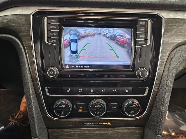 Used 2016 Volkswagen Passat 3.6 SEL Premium image 16