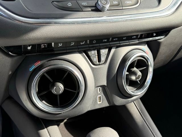 Used 2025 Chevrolet Blazer LT FWD image 30