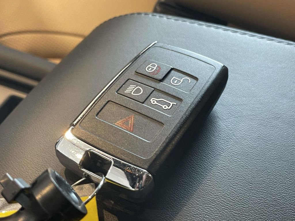 Used 2023 Land Rover Discovery S R-Dynamic image 47