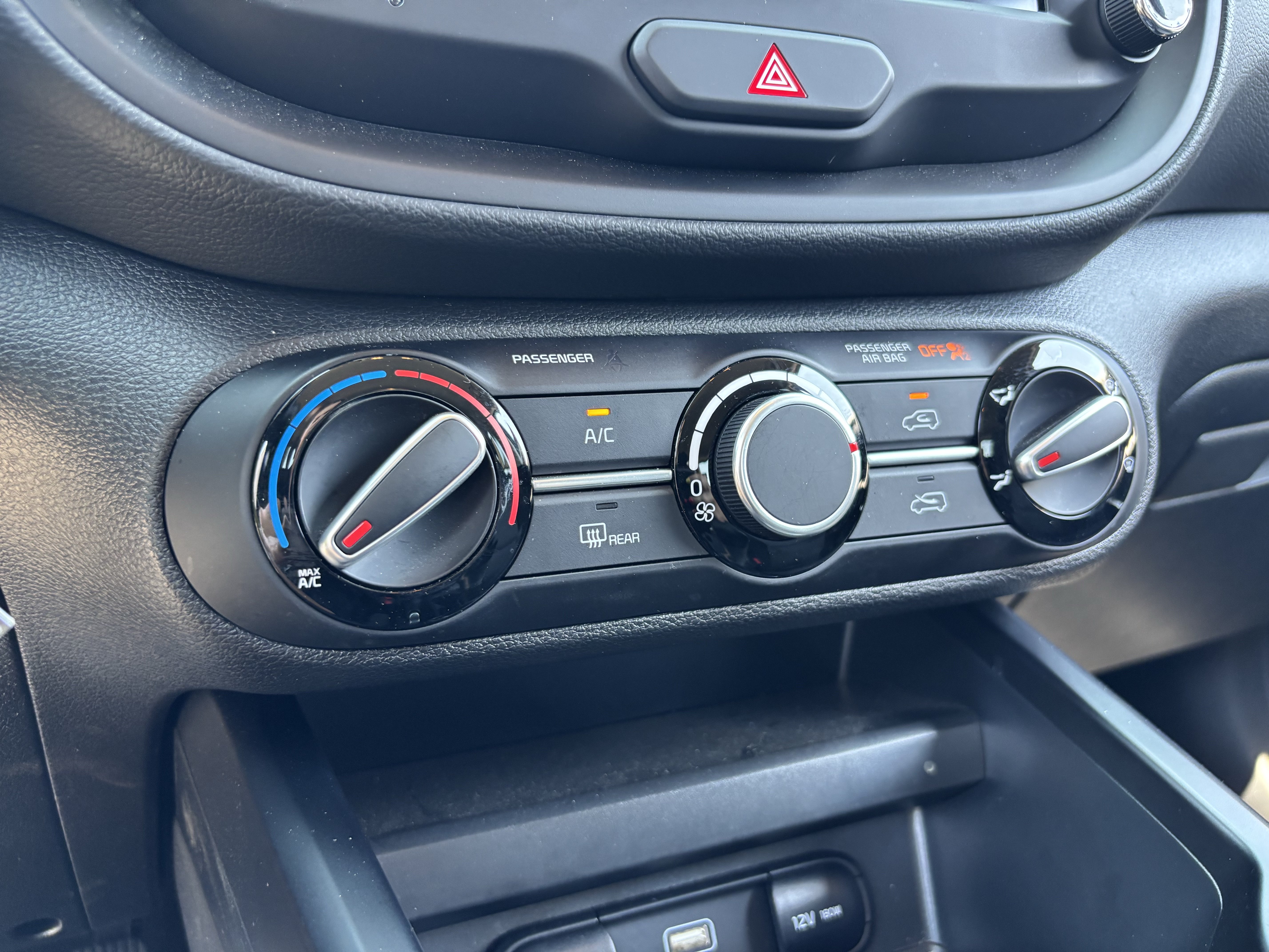 Certified 2025 Kia Soul LX w/ LX Technology Package FWD image 22