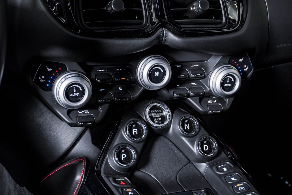 Used 2020 Aston Martin V8 Vantage Coupe image 29