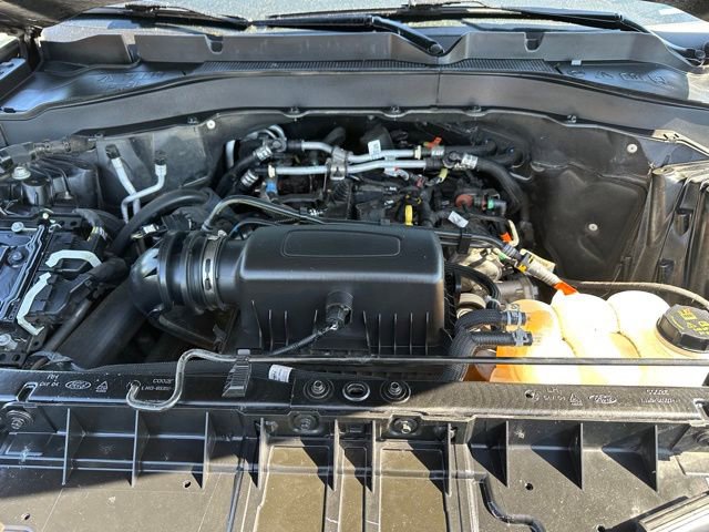 Used 2024 Ford Explorer XLT w/ Equipment Group 202A AWD/4WD image 7