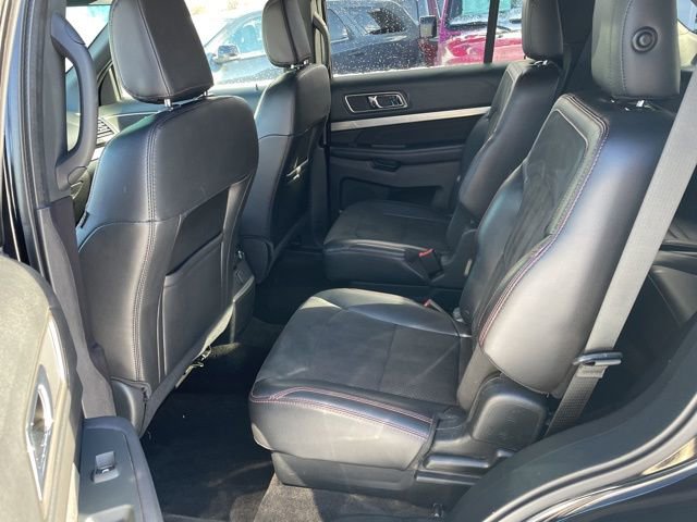 Used 2018 Ford Explorer XLT w/ Equipment Group 202A image 5