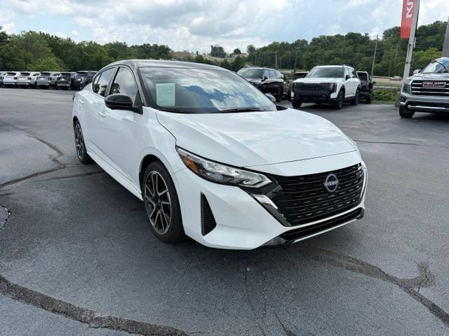 Used 2025 Nissan Sentra SR w/ SR Premium Package FWD image 3
