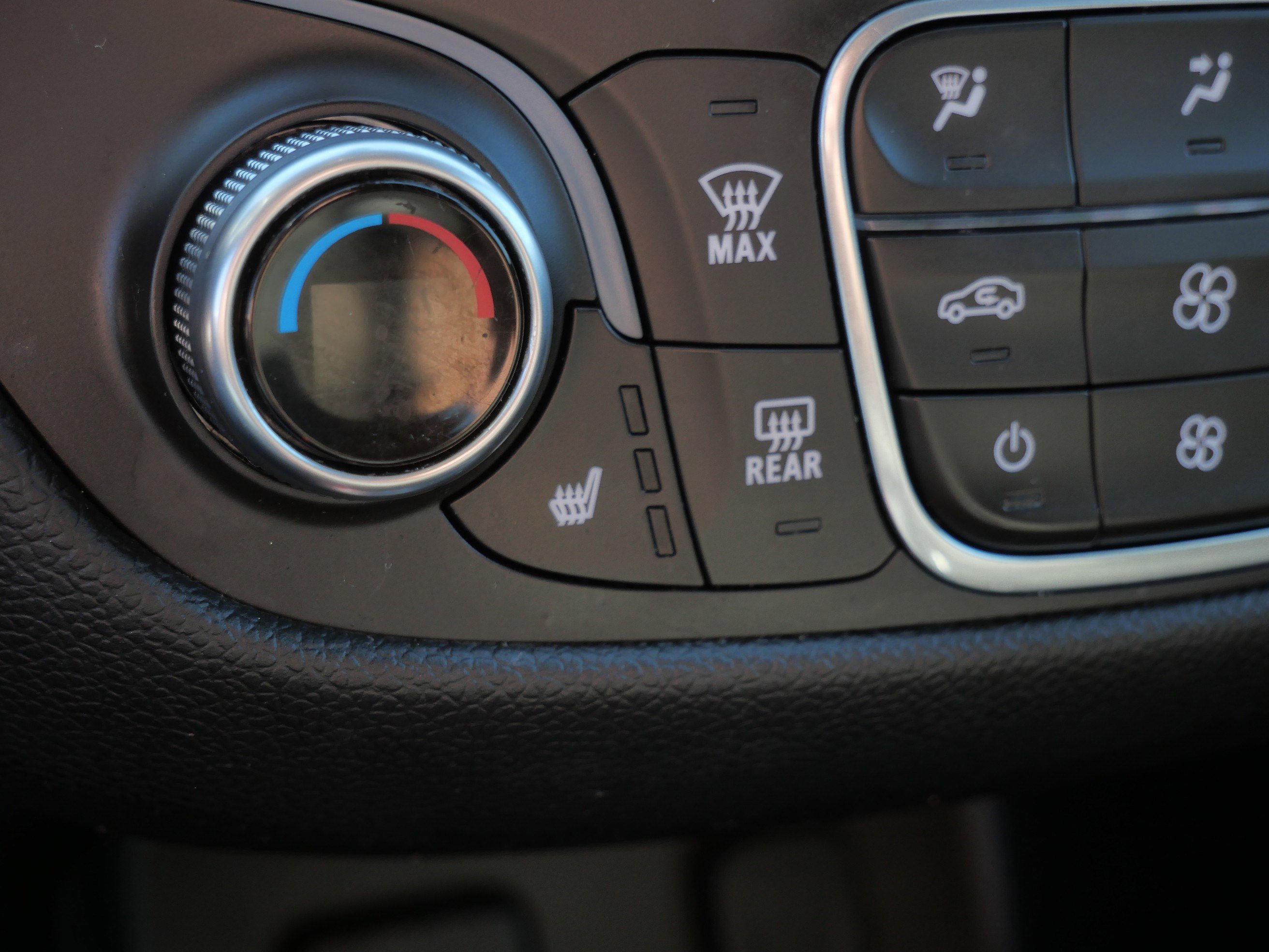 Used 2018 Chevrolet Equinox LT AWD/4WD image 32