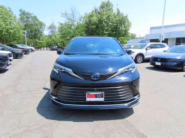 Used 2025 Toyota Sienna Platinum AWD/4WD image 6
