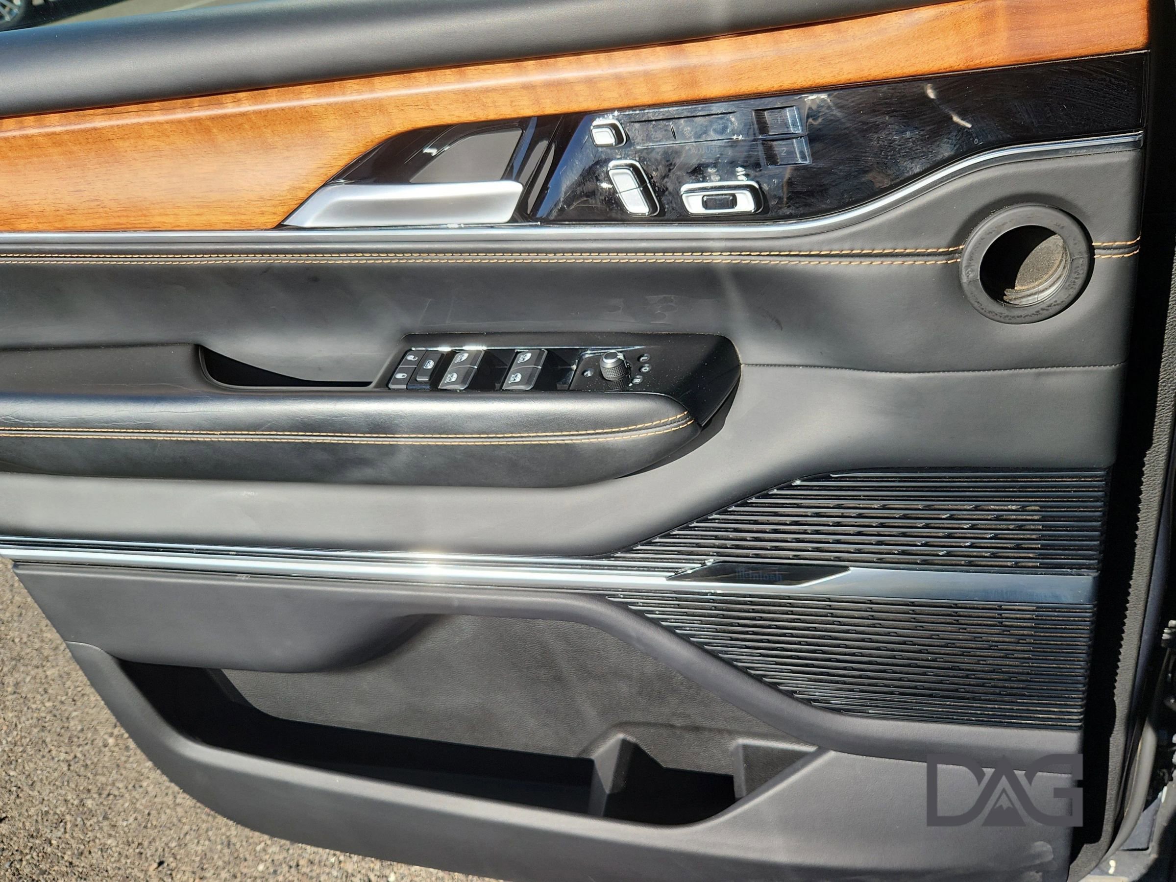 Used 2024 Jeep Grand Wagoneer L Series III image 15