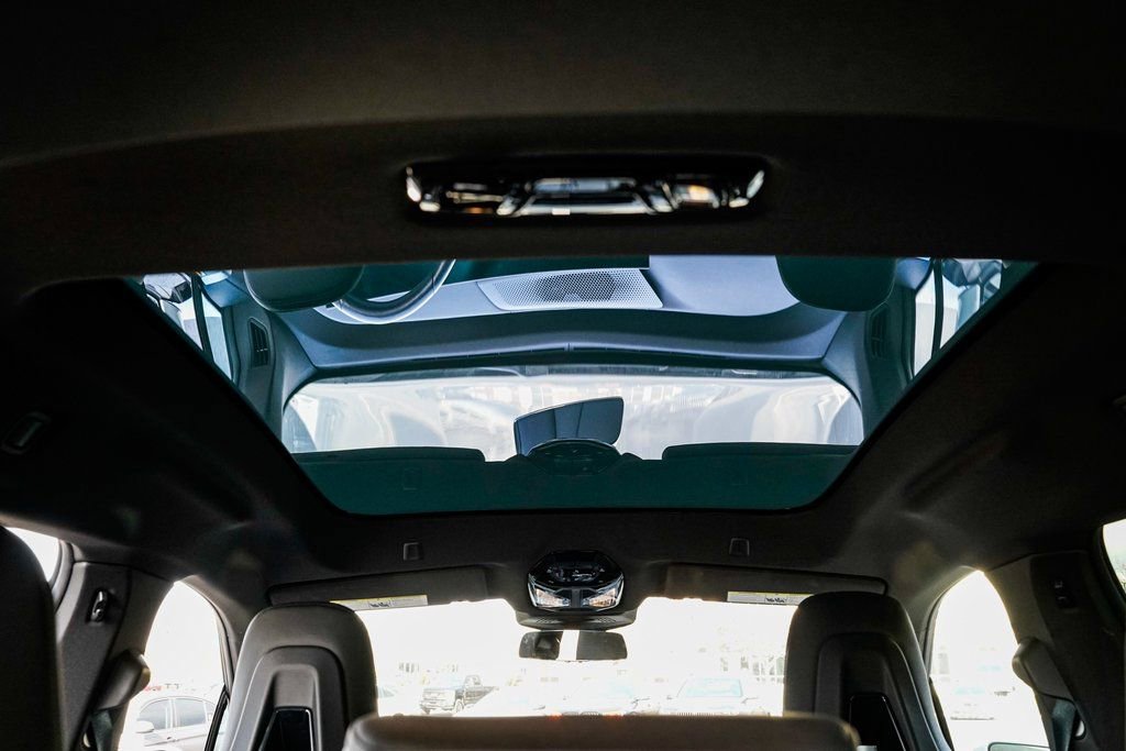 Used 2025 BMW iX xDrive50 image 18