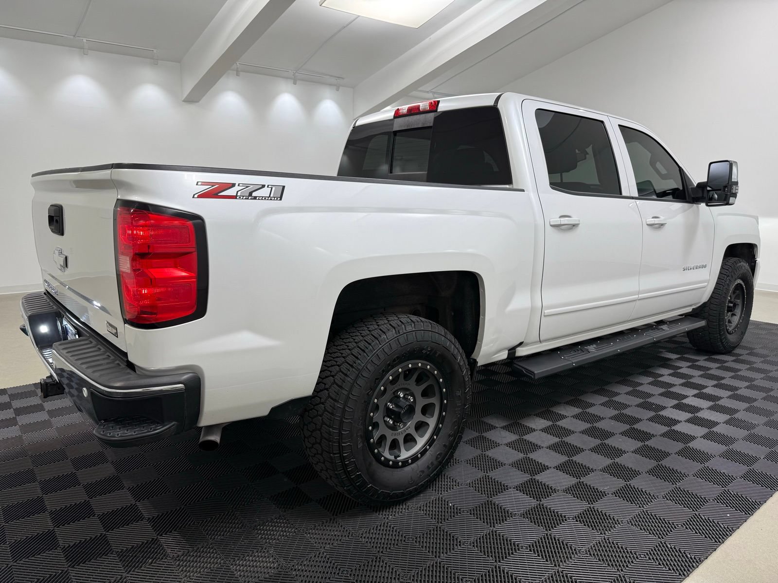 Used 2018 Chevrolet Silverado 1500 LT w/ All Star Edition AWD/4WD image 6