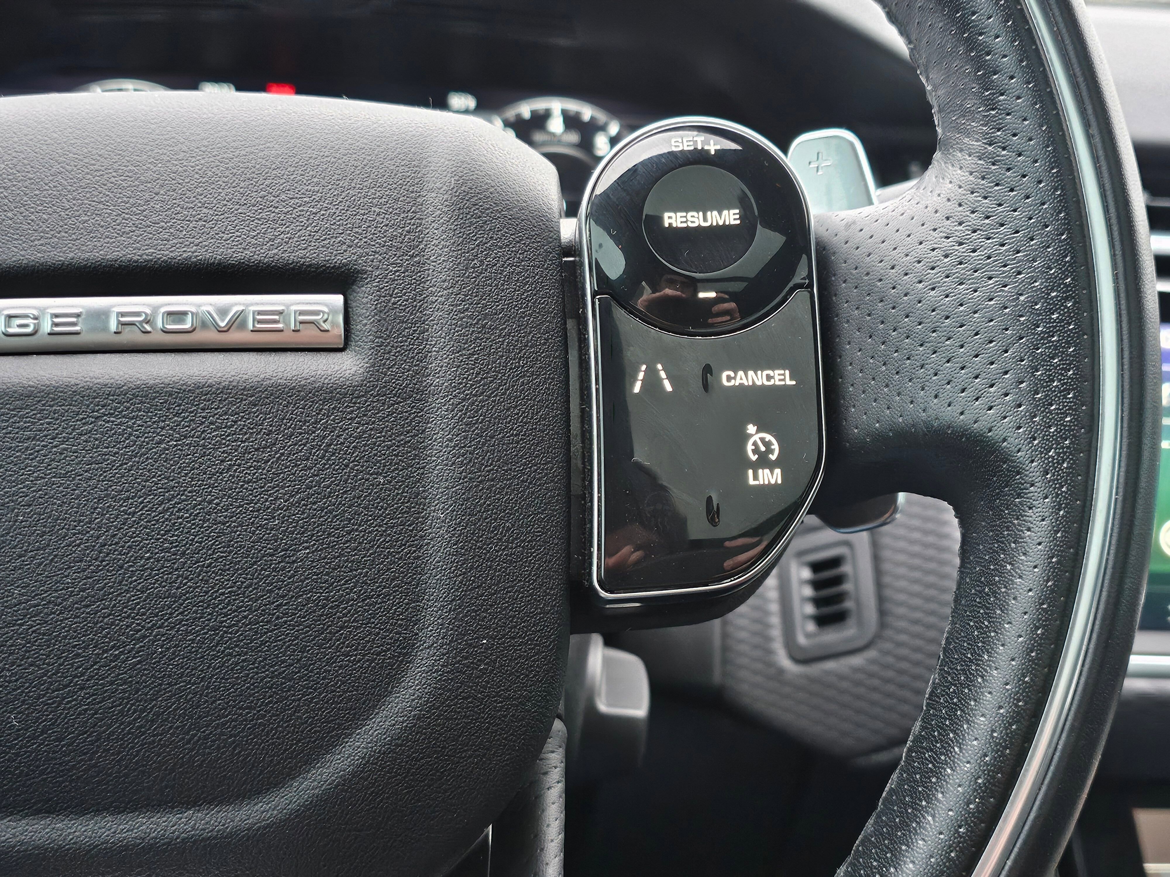 Used 2019 Land Rover Range Rover Velar R-Dynamic SE image 28