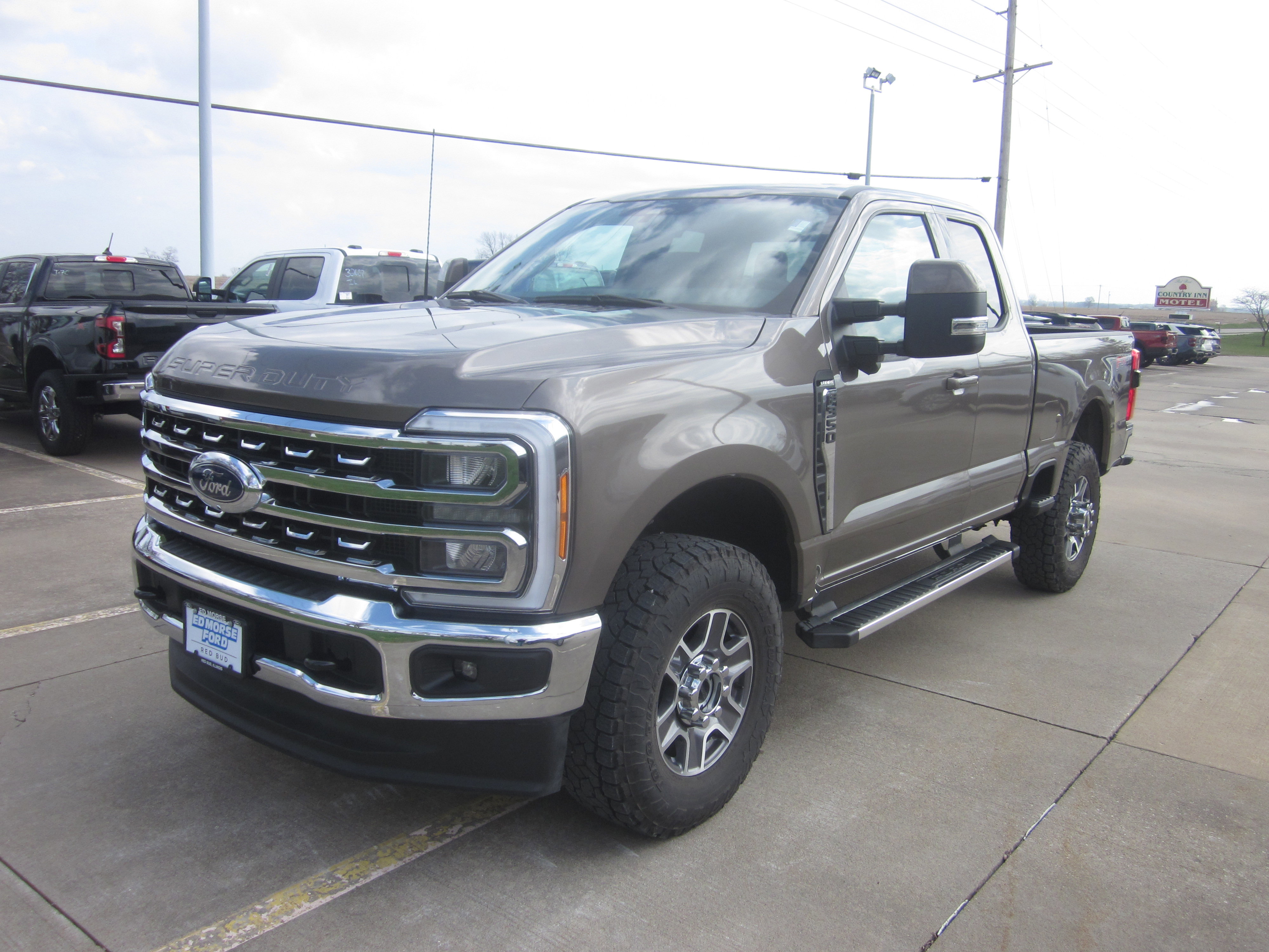 Used 2023 Ford F350 Lariat w/ FX4 Off-Road Package image 3