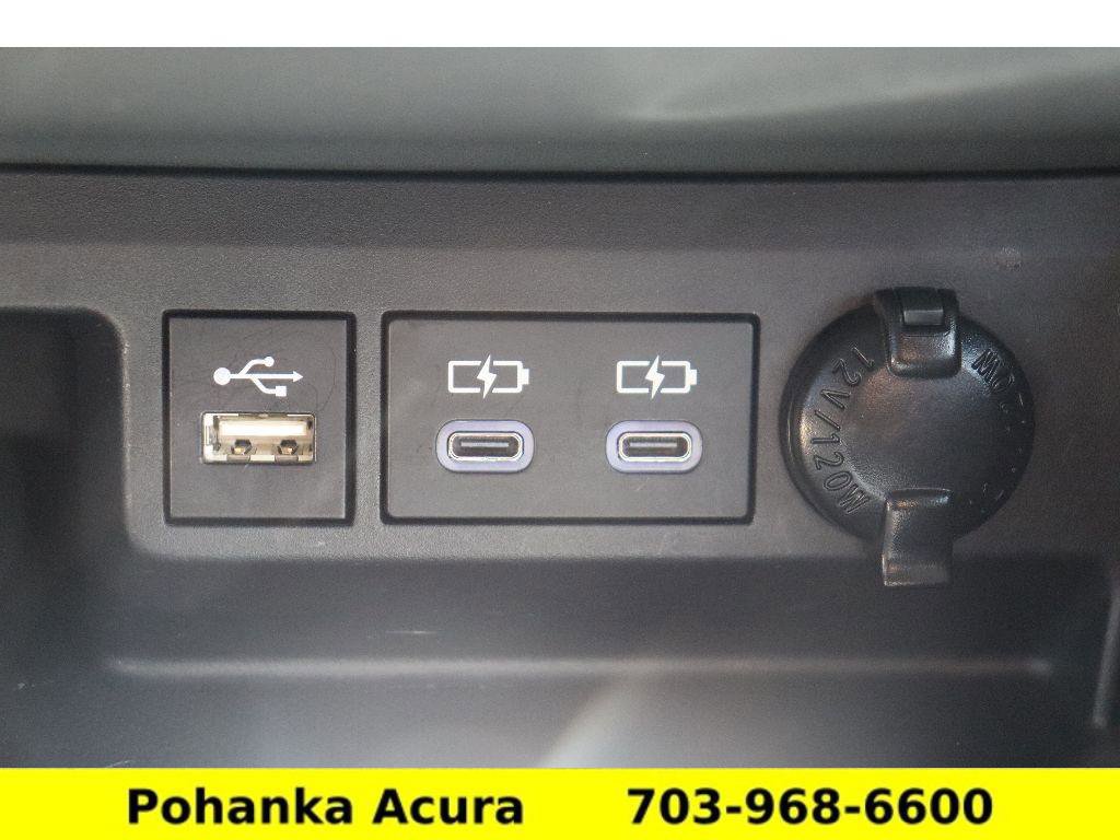 Used 2025 Toyota Highlander XLE image 19