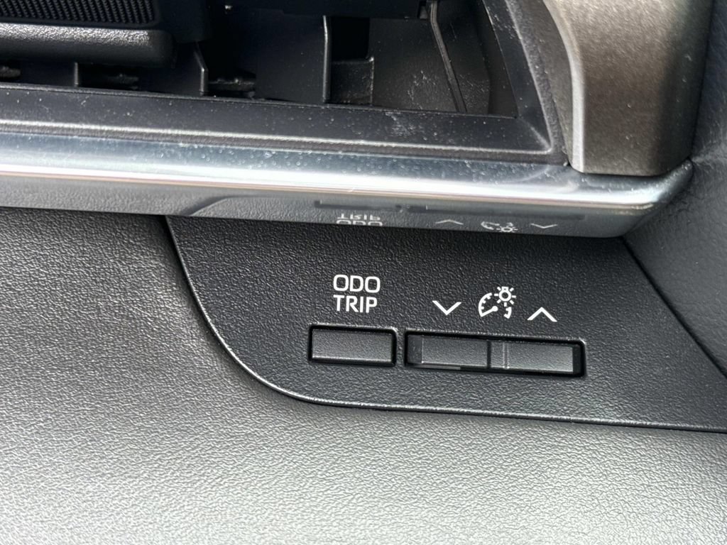 Used 2022 Toyota Highlander Limited FWD image 43