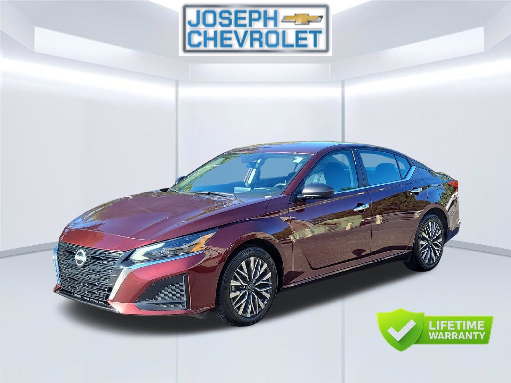 Used 2025 Nissan Altima 2.5 SV FWD image 2