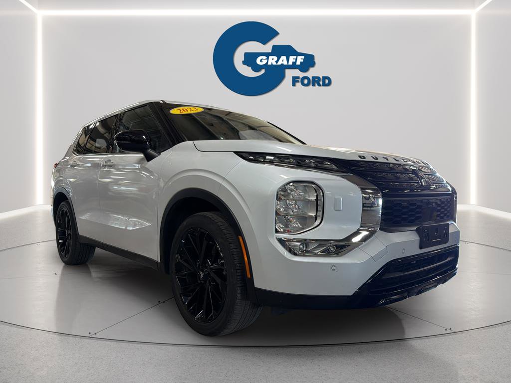 Used 2023 Mitsubishi Outlander SE Black Edition image 11