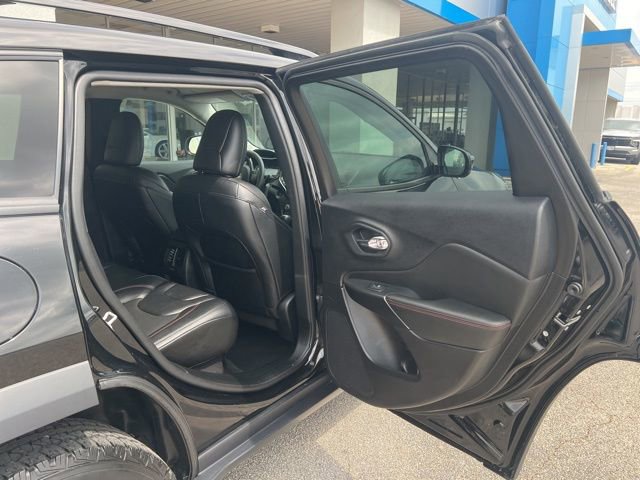 Used 2022 Jeep Cherokee Trailhawk AWD/4WD image 18
