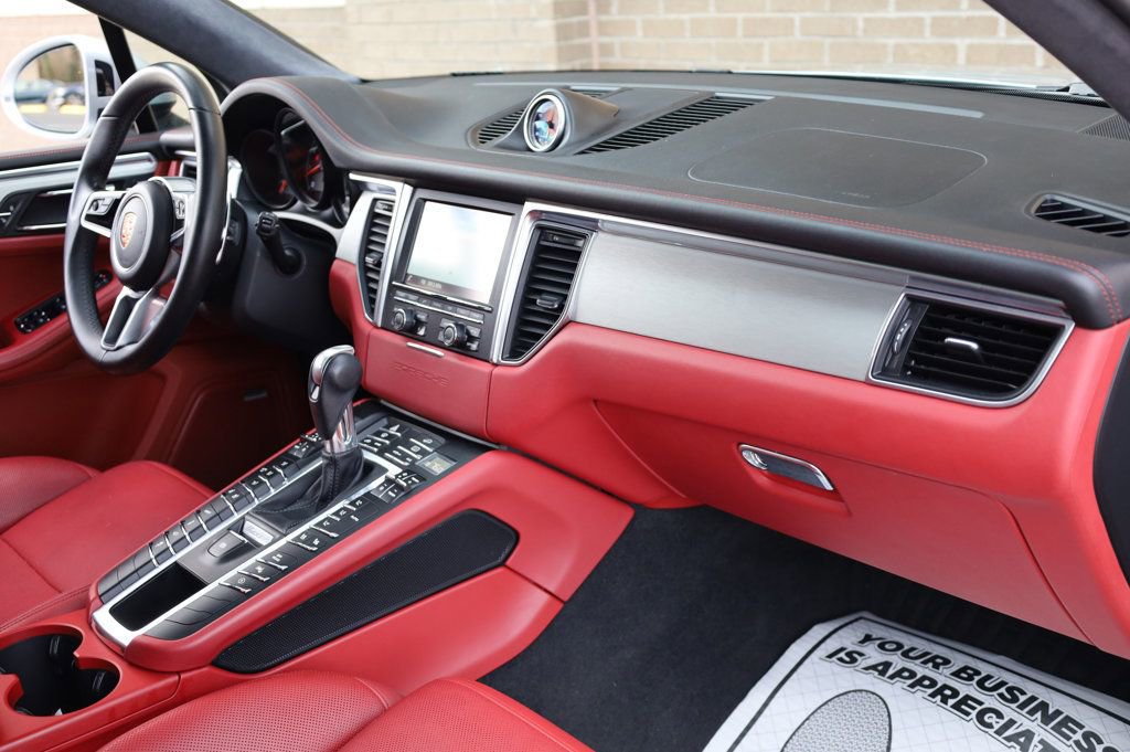 Used 2015 Porsche Macan Turbo image 26