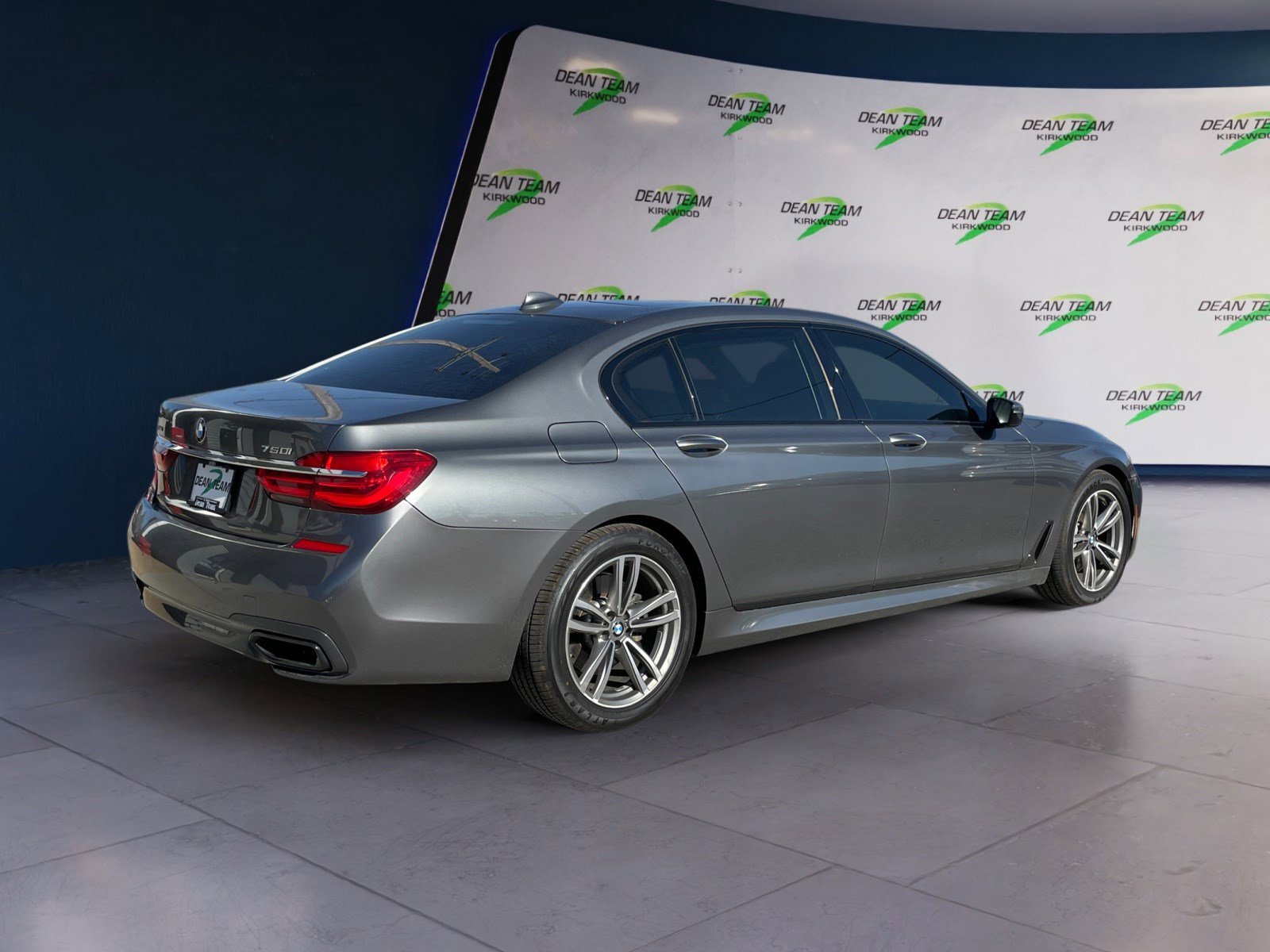 Used 2018 BMW 750i xDrive image 3
