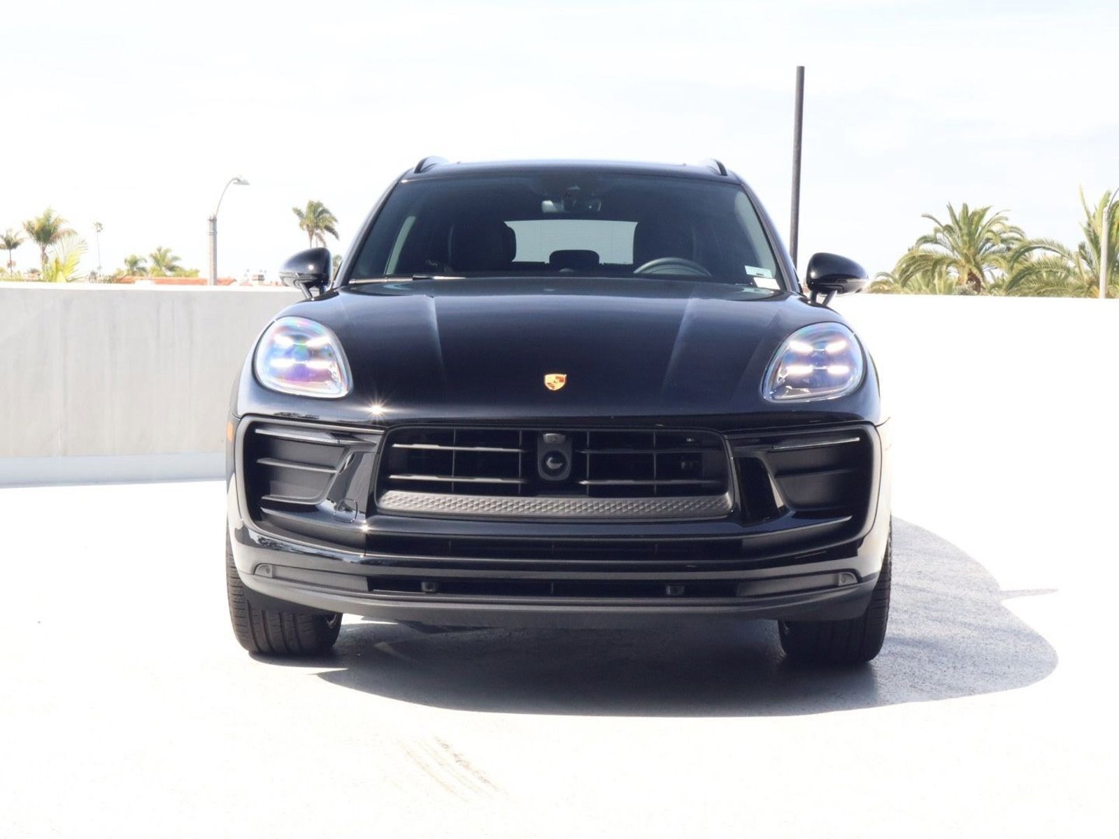 Certified 2025 Porsche Macan image 6