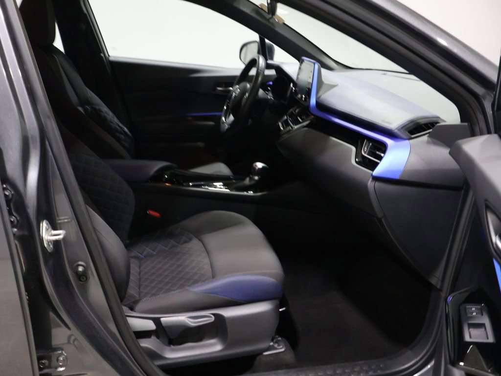Used 2022 Toyota C-HR XLE image 22