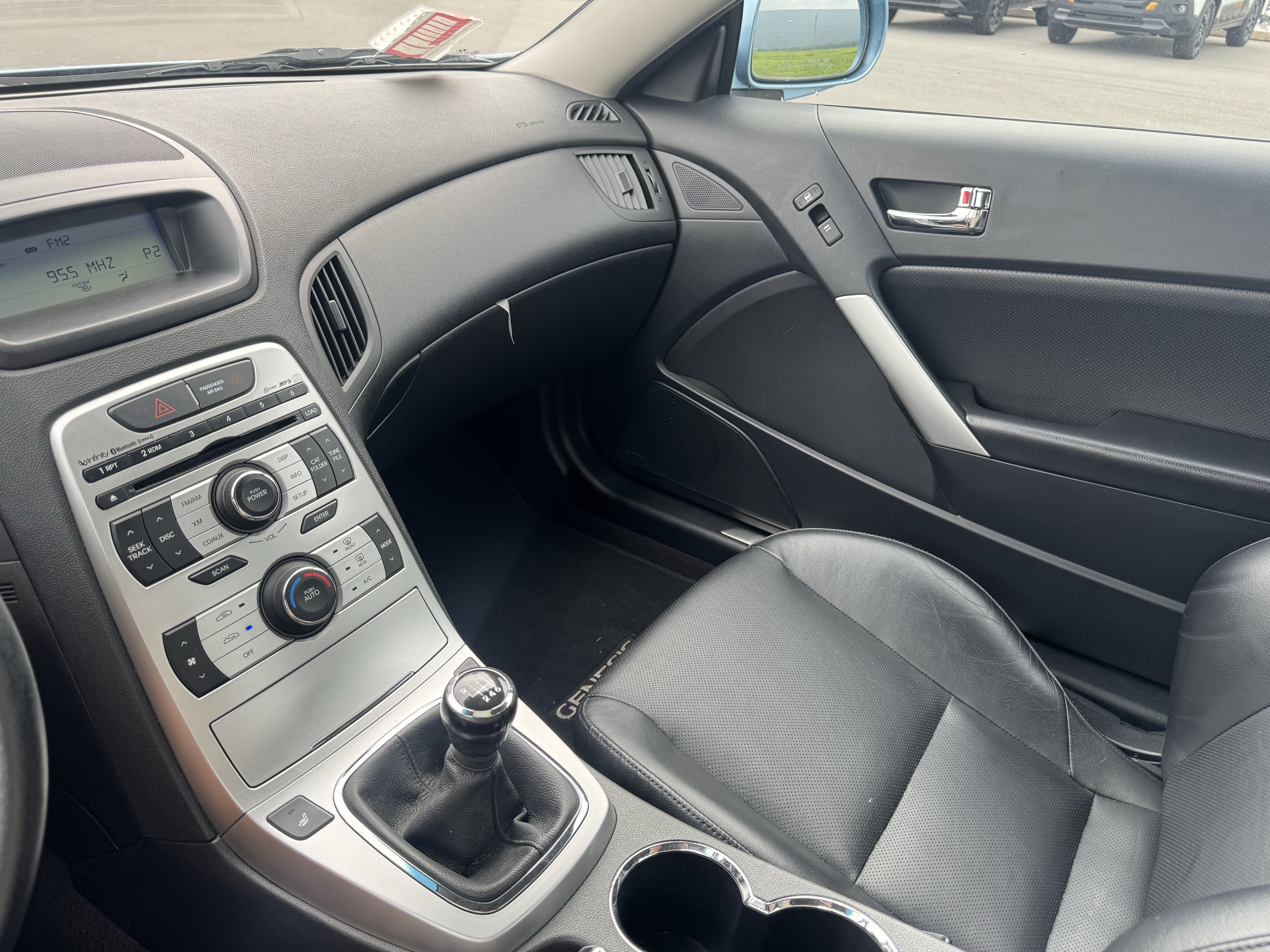 Used 2010 Hyundai Genesis 3.8 RWD image 21