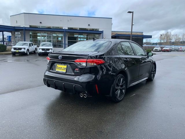 Used 2025 Toyota Corolla SE w/ SE Premium Package image 5