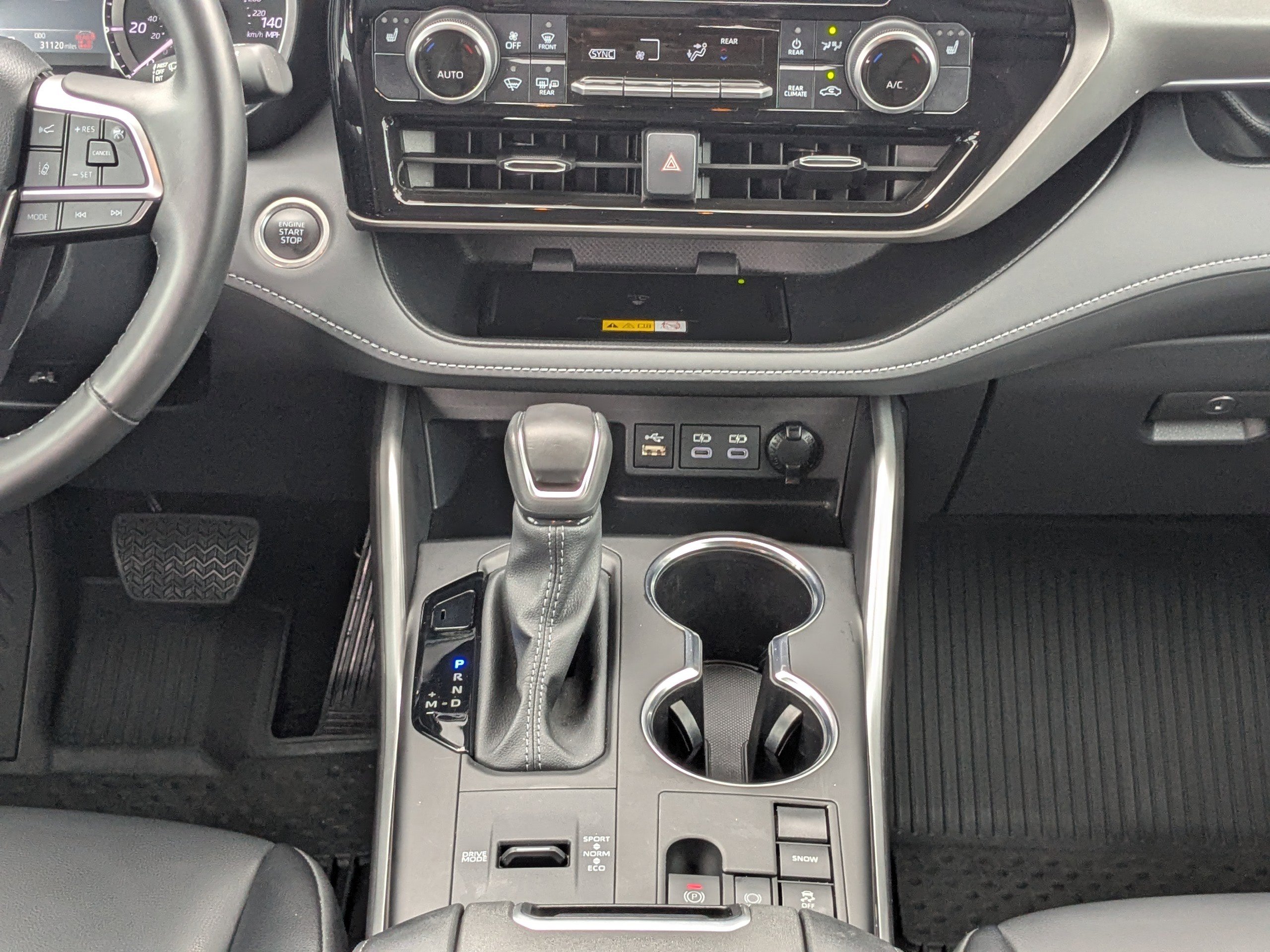 Used 2024 Toyota Highlander XLE image 18