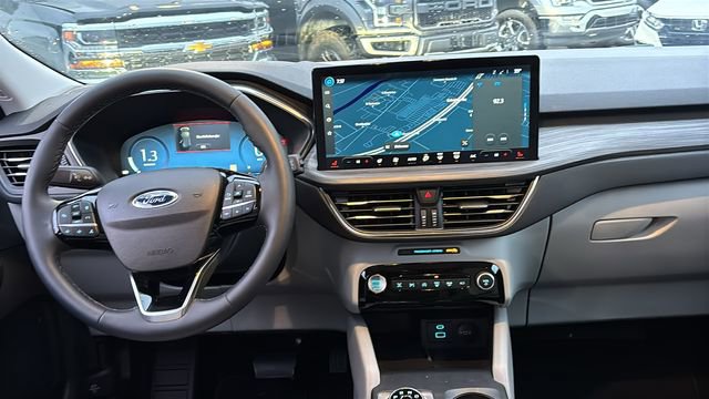 Used 2023 Ford Escape Platinum image 7