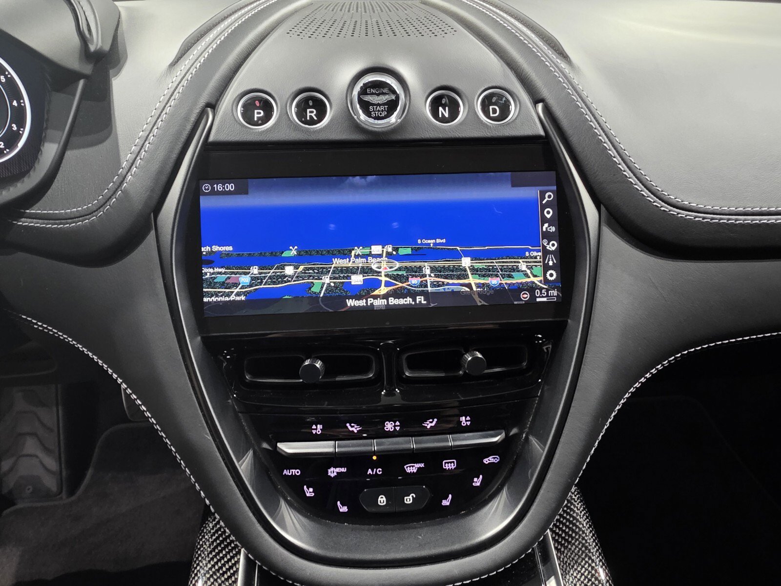 Used 2021 Aston Martin DBX image 14