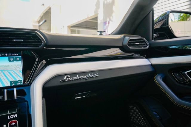 Used 2022 Lamborghini Urus image 64