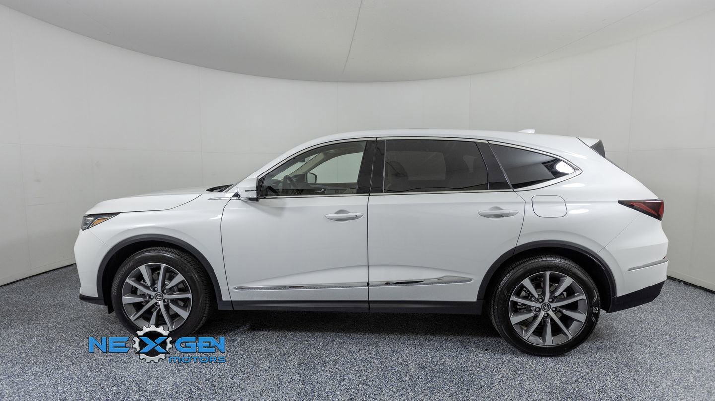 Used 2025 Acura MDX SH-AWD w/ Technology Package image 4
