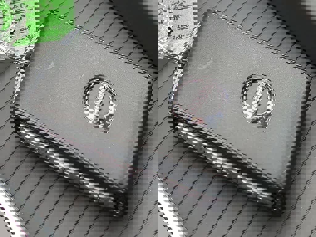 Certified 2025 Volvo XC60 T8 Core w/ Protection Package Premier image 32