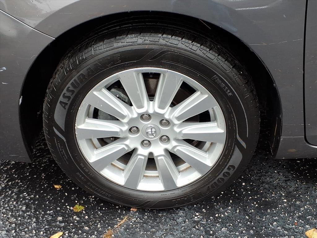 Used 2017 Toyota Sienna LE image 11