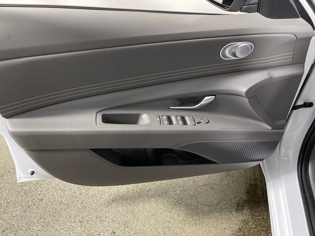 Certified 2025 Hyundai Elantra SEL image 19