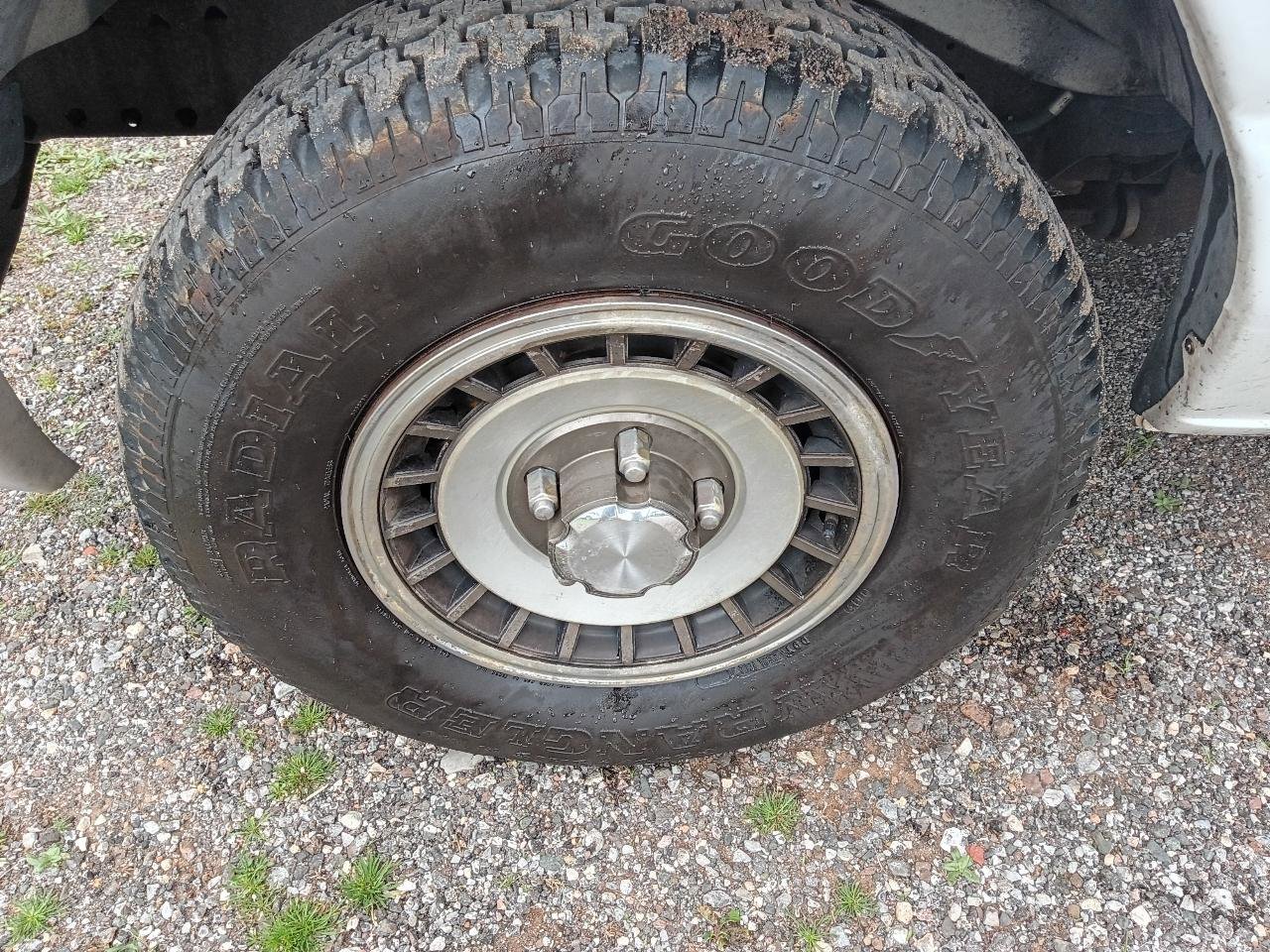 Used 2003 Ford E-150 and Econoline 150 Wagon RWD image 28