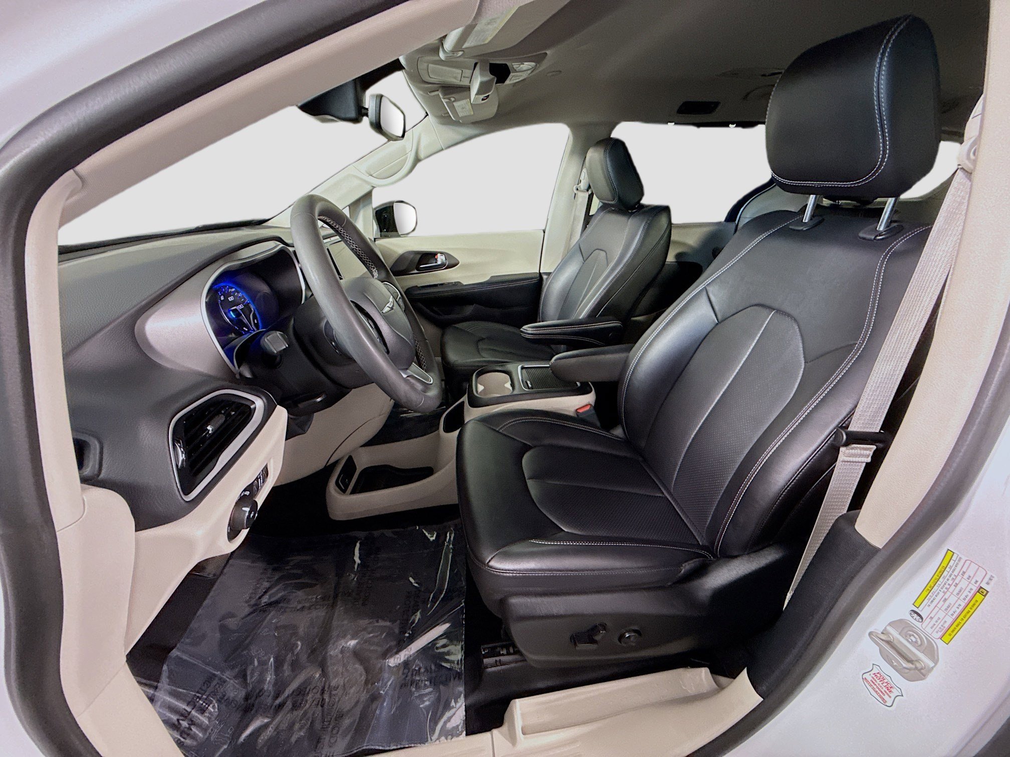 Used 2024 Chrysler Pacifica Touring-L FWD image 22