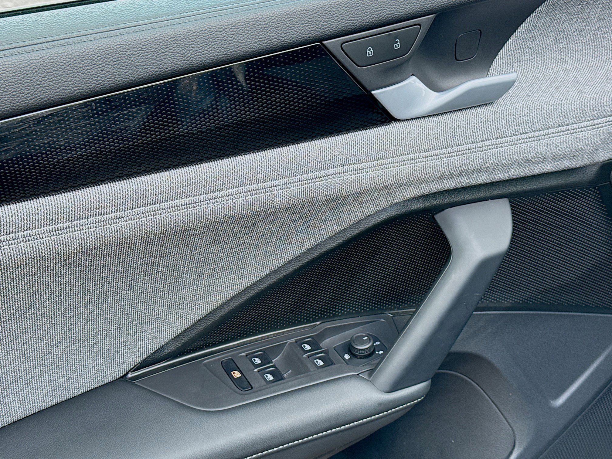 Used 2025 Volkswagen Tiguan S image 22