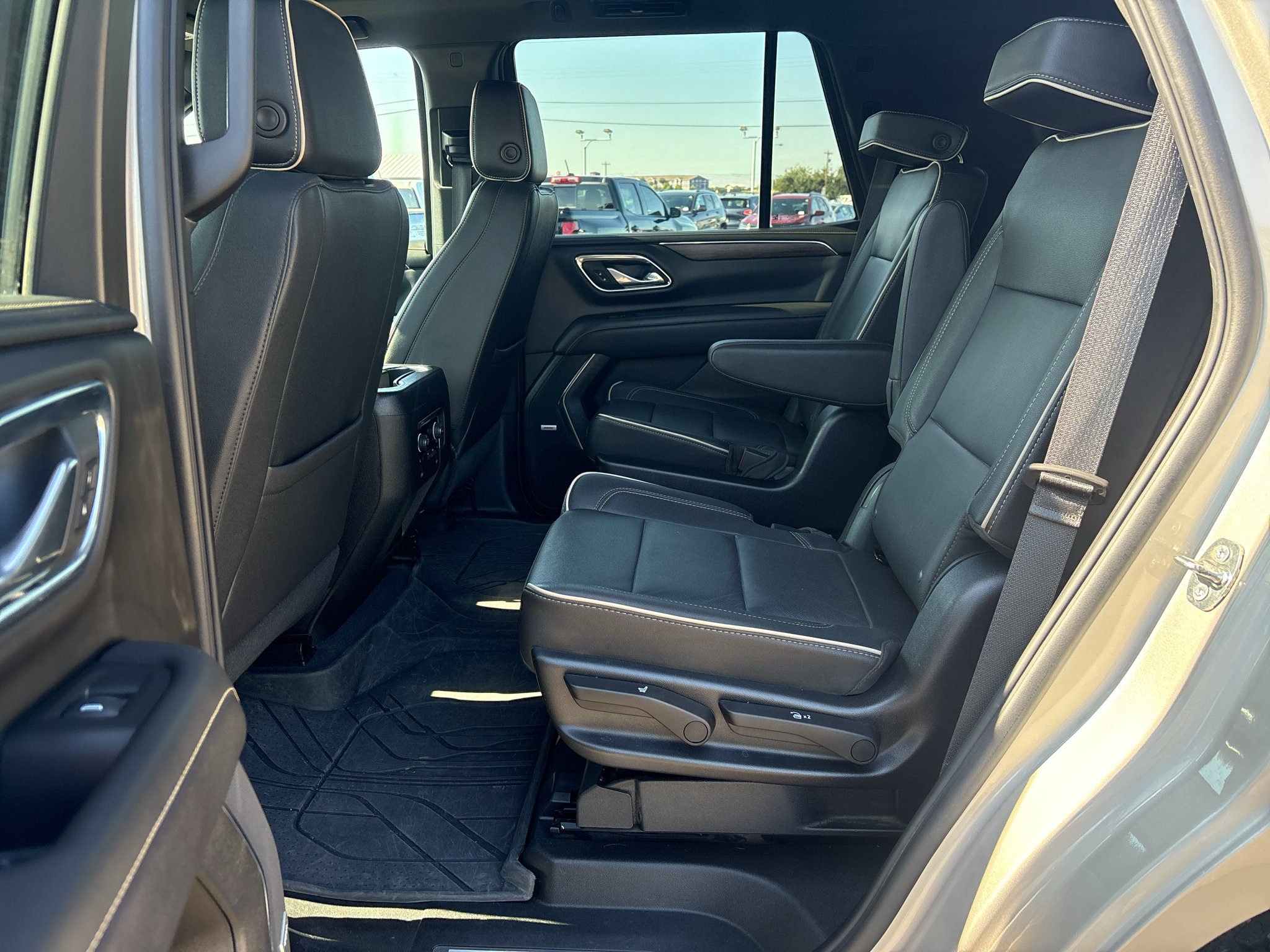 Used 2023 Chevrolet Tahoe Premier AWD/4WD image 13