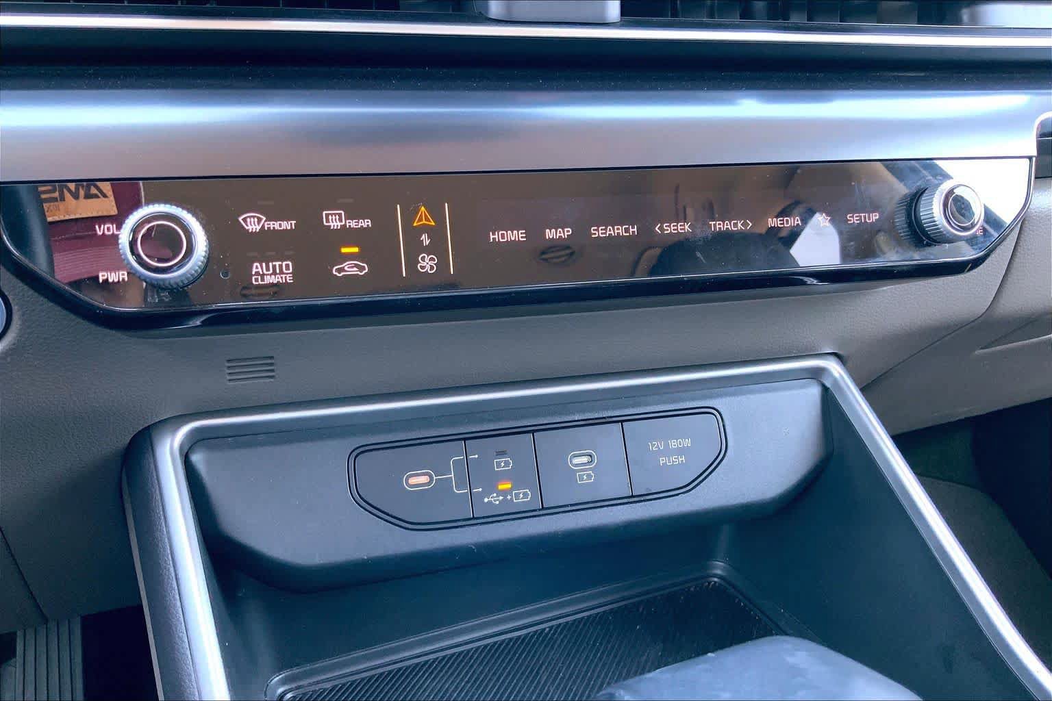 Used 2025 Kia Carnival FWD image 34