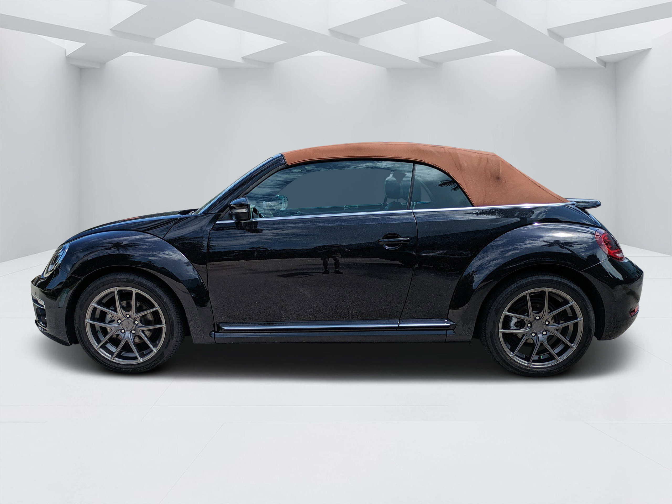 Used 2019 Volkswagen Beetle 2.0T S FWD image 6