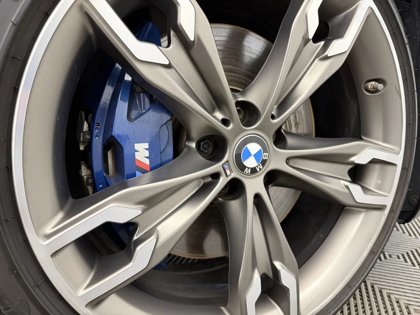 Used 2021 BMW M550i xDrive AWD/4WD image 6