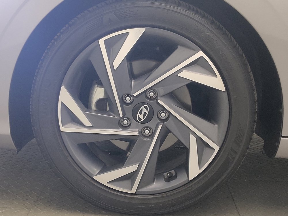 Used 2025 Hyundai Elantra Sport FWD image 31