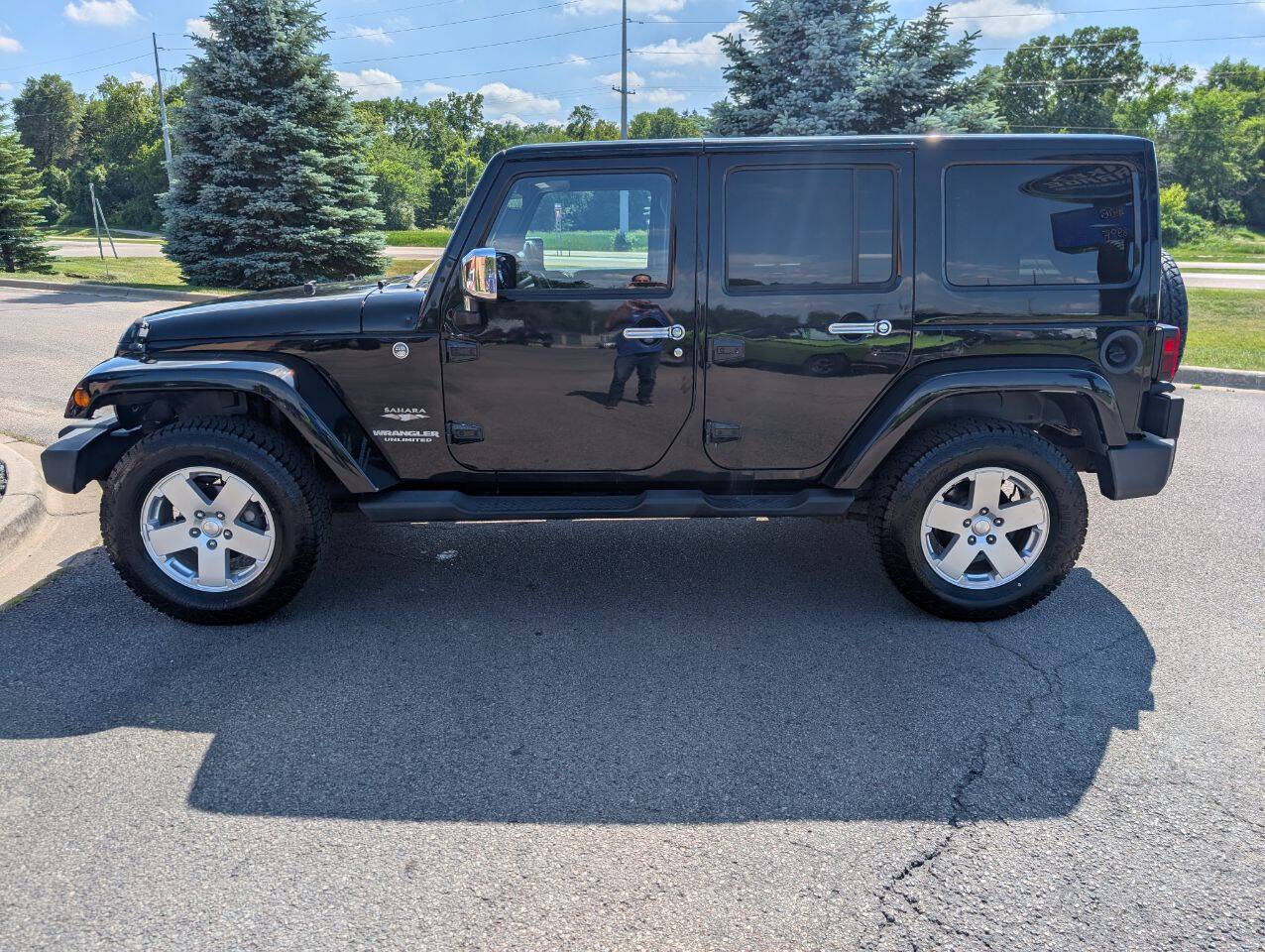 Used 2012 Jeep Wrangler Unlimited Sahara w/ Connectivity Group AWD/4WD image 6