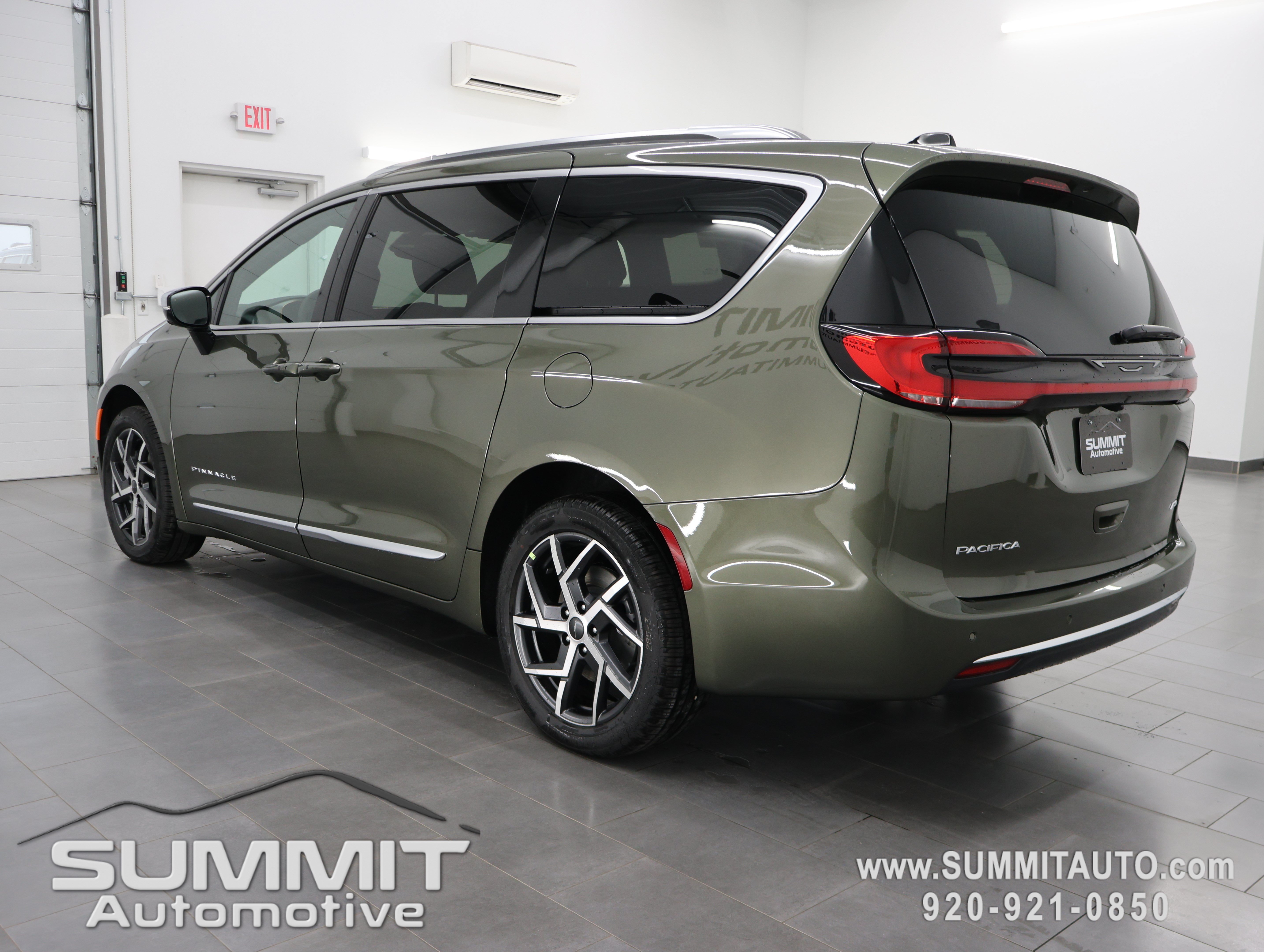 New 2027 Chrysler Pacifica Pinnacle w/ Theater Group AWD/4WD image 5