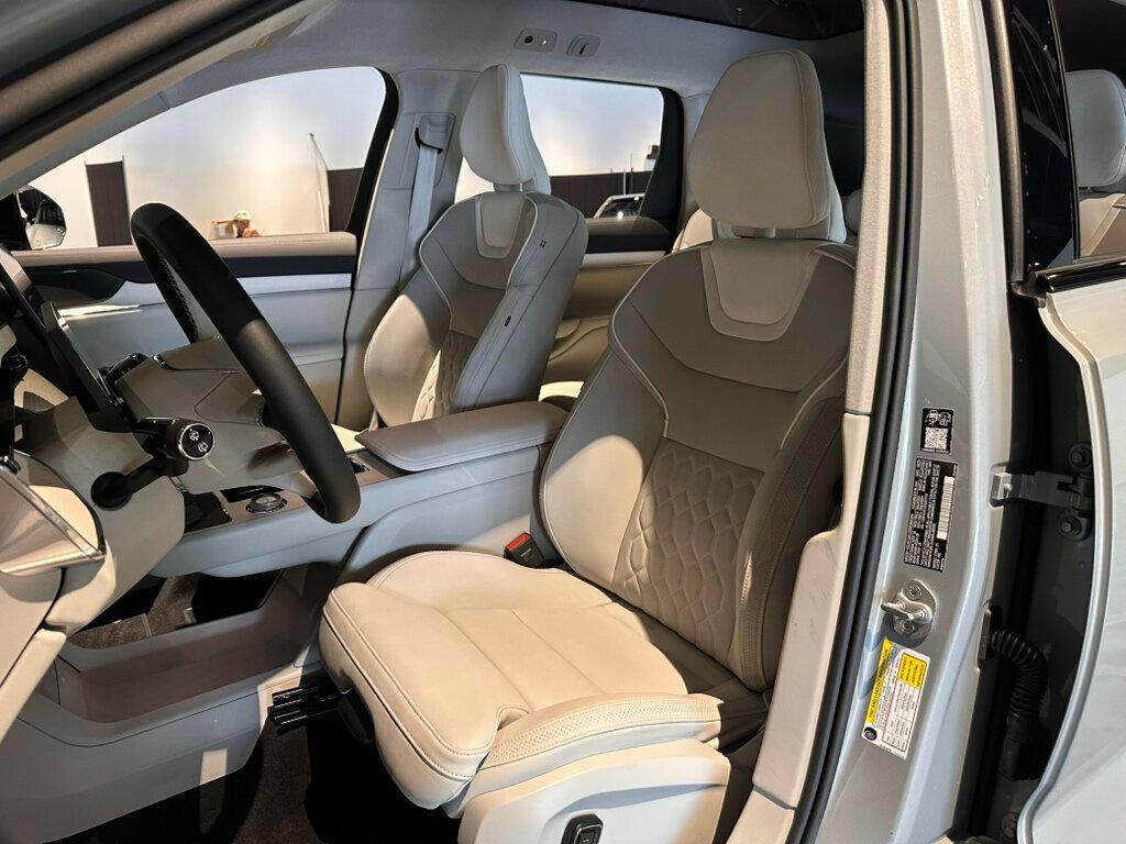 Used 2025 Volvo EX90 Ultra AWD/4WD image 17