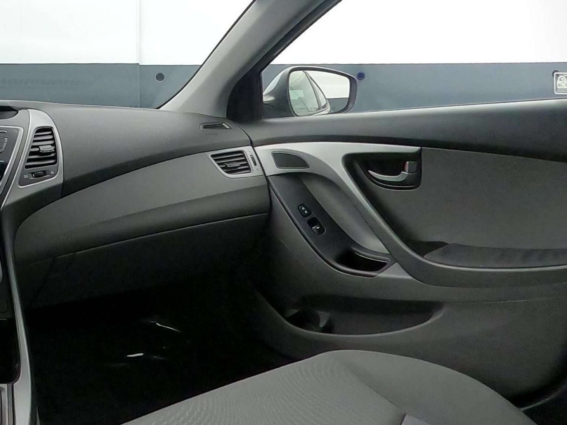 Used 2015 Hyundai Elantra SE FWD image 25