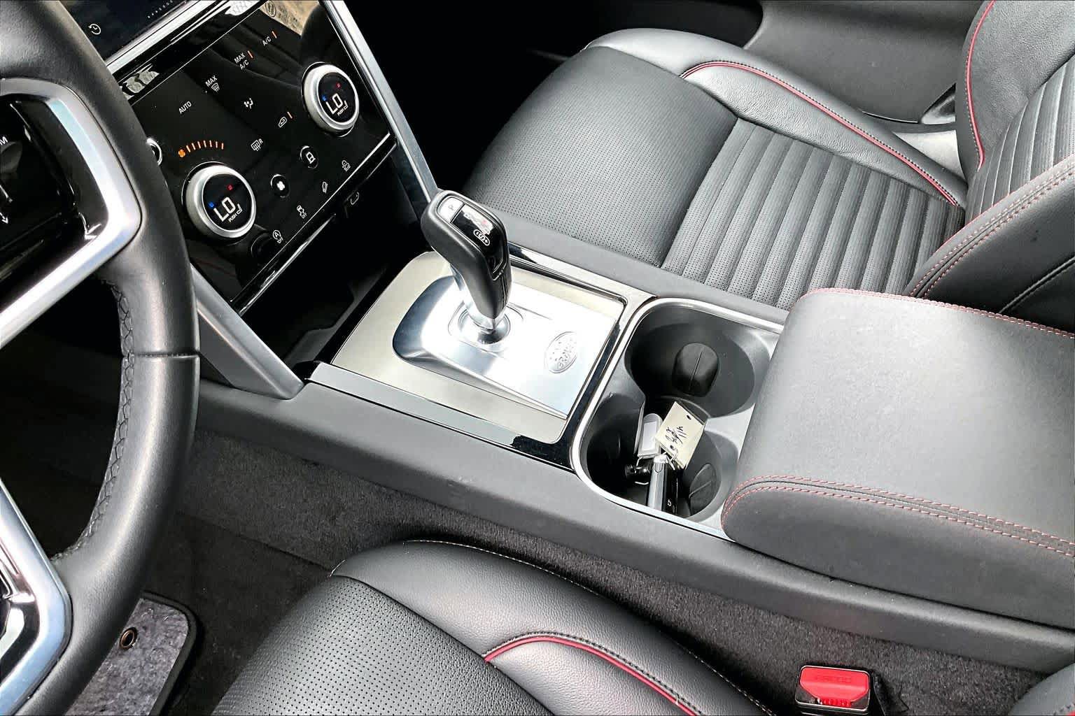 Used 2023 Land Rover Discovery Sport SE R-Dynamic image 17