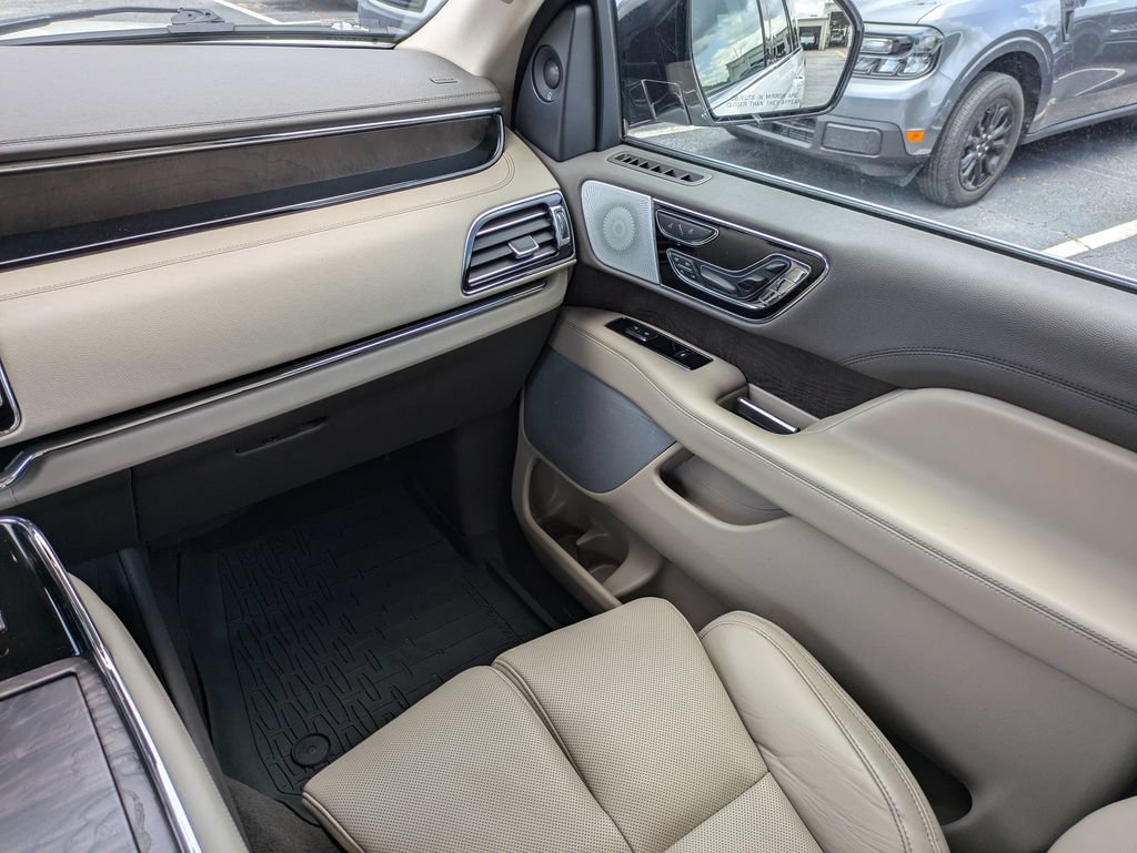 Certified 2022 Lincoln Navigator Reserve AWD/4WD image 22